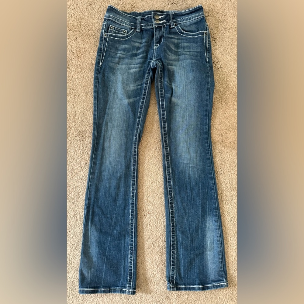 2b Bebe - darker blue jeans w/ rhinestone back pockets strt leg/flare- size 27